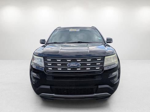 Used 2016 Ford Explorer XLT w/ Equipment Group 202A image 2