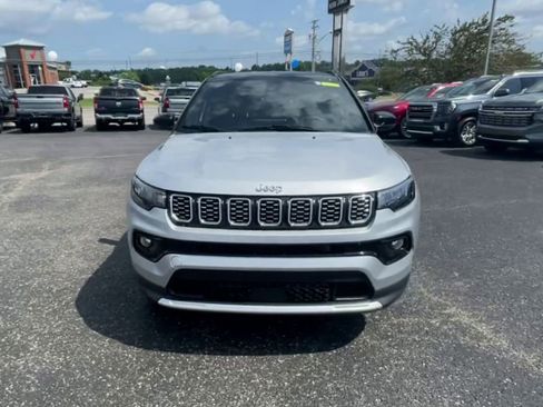Used 2024 Jeep Compass Limited image 4
