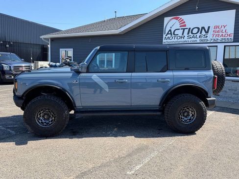 Used 2024 Ford Bronco Outer Banks AWD/4WD image 2