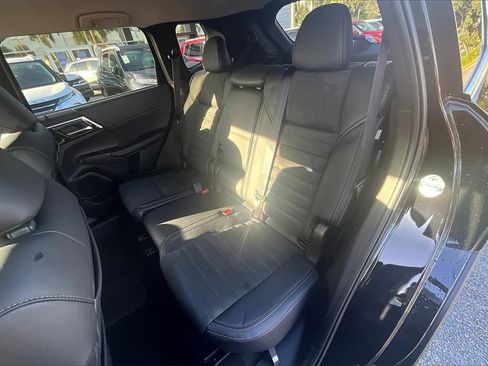 New 2025 Mitsubishi Outlander SE image 10