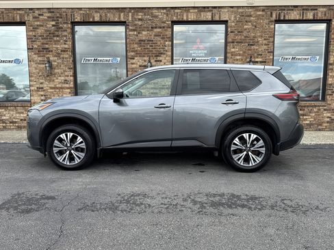 Used 2022 Nissan Rogue SV AWD/4WD image 2