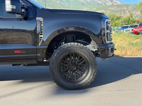 Used 2024 Ford F350 Platinum w/ Tremor Off-Road Package AWD/4WD image 6