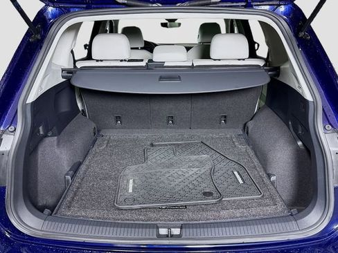 Used 2022 Volkswagen Tiguan SE w/ Panoramic Sunroof Package image 26