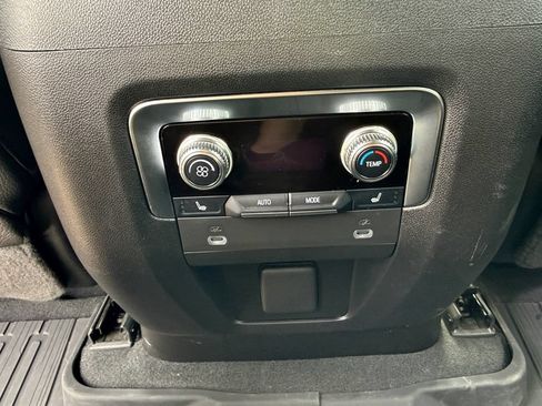 Used 2022 GMC Yukon XL Denali AWD/4WD image 39