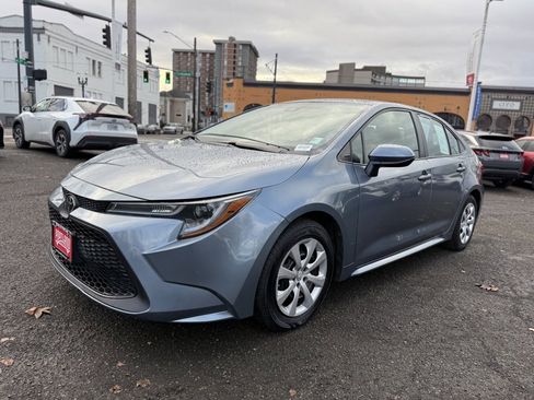 Used 2022 Toyota Corolla LE image 4