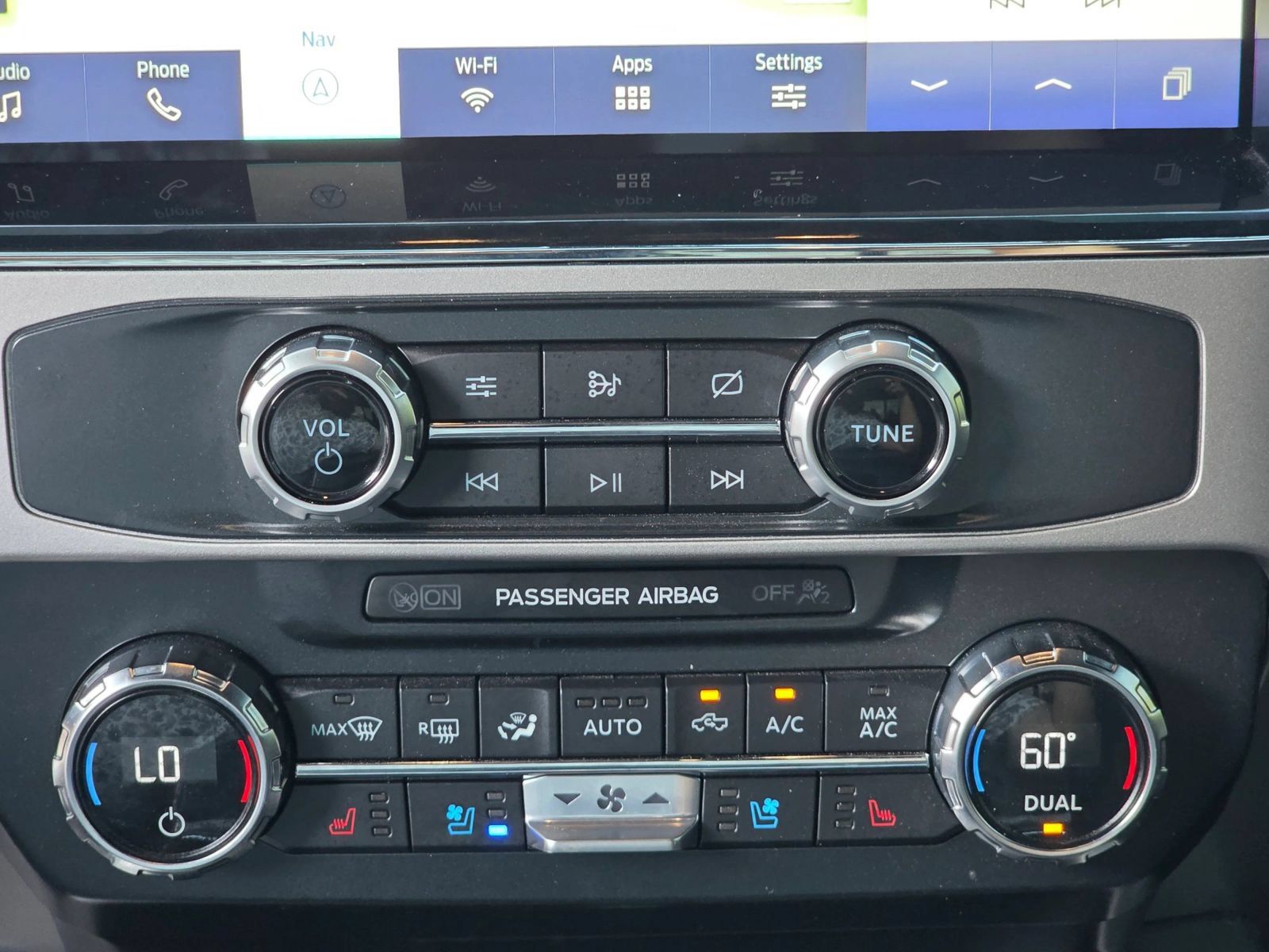 Used 2022 Ford F250 Lariat w/ Black Appearance Package AWD/4WD image 20