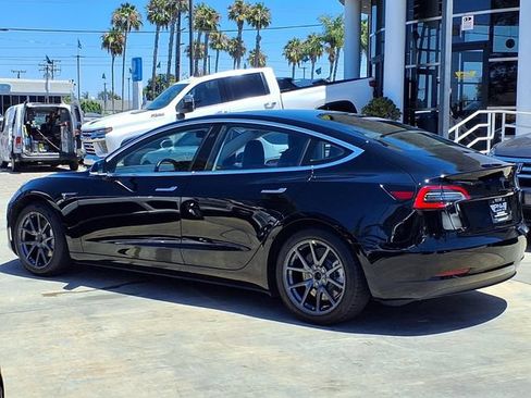 Used 2018 Tesla Model 3 Long Range RWD image 3