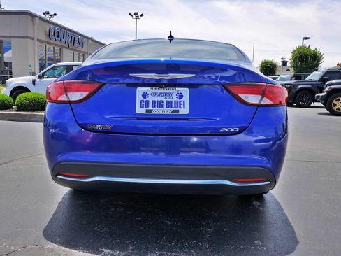 Used 2017 Chrysler 200 Limited Platinum FWD image 6