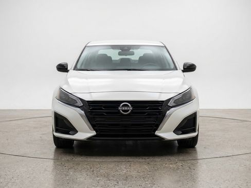 Used 2025 Nissan Altima 2.5 SV image 2