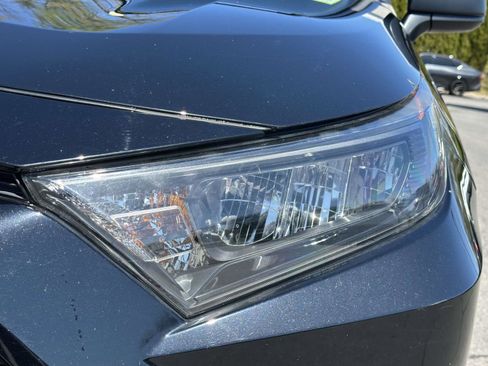 Used 2019 Toyota RAV4 LE AWD/4WD image 10