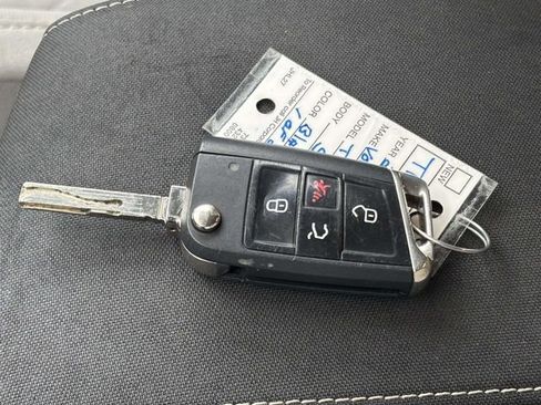 Used 2021 Volkswagen Tiguan S image 19