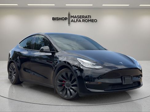 Used 2022 Tesla Model Y Performance AWD/4WD image 1
