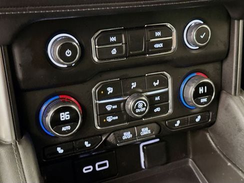 Used 2024 Chevrolet Tahoe Z71 w/ Luxury Package AWD/4WD image 18