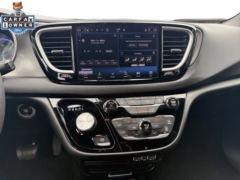 Used 2025 Chrysler Pacifica Select FWD image 11
