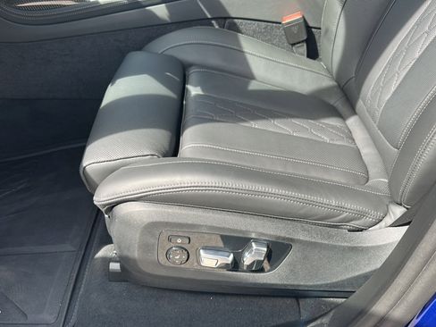 New 2025 BMW X7 M60i image 12