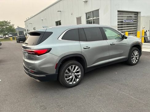 Used 2025 Buick Enclave Preferred AWD/4WD image 8
