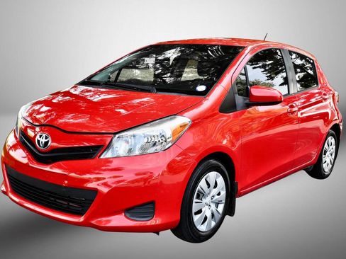 Used 2013 Toyota Yaris LE FWD image 3
