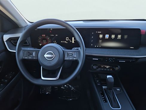 Used 2026 Nissan Kicks SV FWD image 17