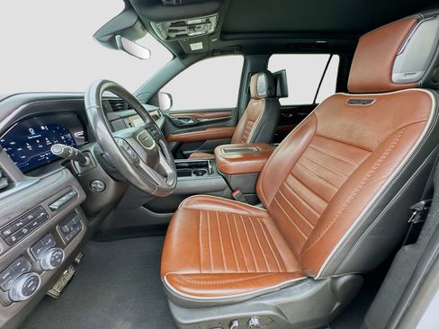 Used 2023 GMC Yukon Denali Ultimate AWD/4WD image 13