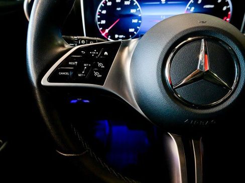 Used 2023 Mercedes-Benz GLC 300 4MATIC image 34