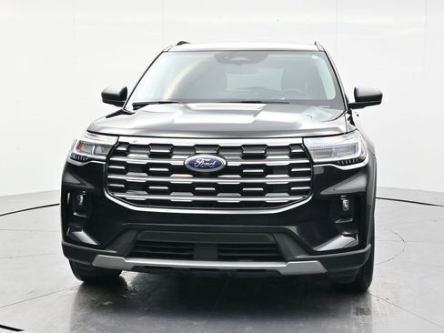 Used 2025 Ford Explorer Active w/ Active Comfort Package RWD image 2
