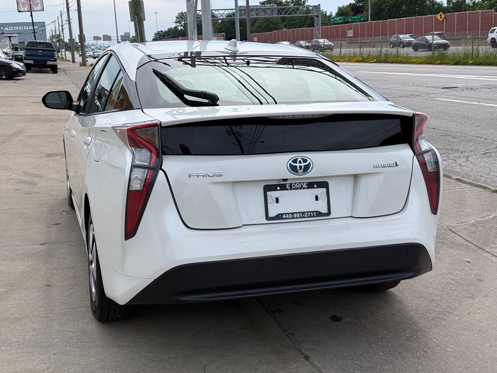 Used 2017 Toyota Prius Three w/ Advanced Technology Package FWD image 9