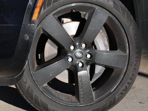 Used 2023 Land Rover Defender 110 X-Dynamic SE image 9