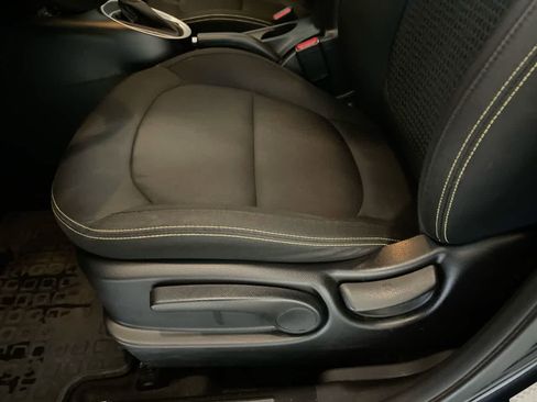 Used 2016 Kia Soul + image 12