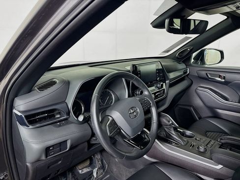 Used 2021 Toyota Highlander XSE AWD/4WD image 9