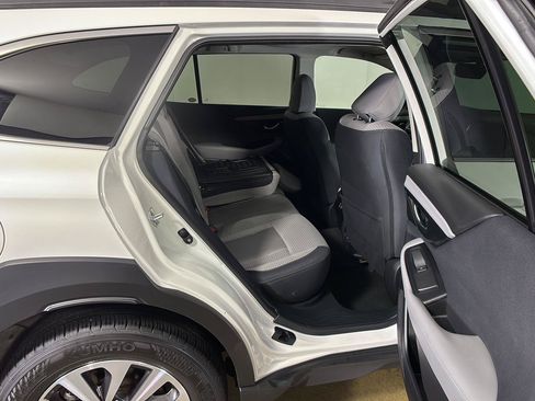 Used 2025 Subaru Outback Premium AWD/4WD image 13