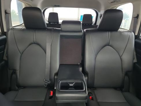 Used 2024 Toyota Grand Highlander XLE image 37