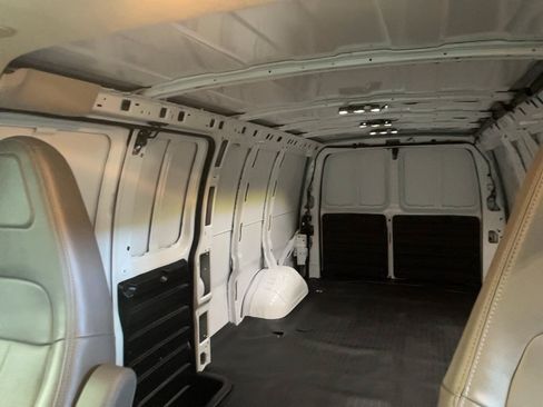 Used 2025 GMC Savana 3500 Extended RWD image 20
