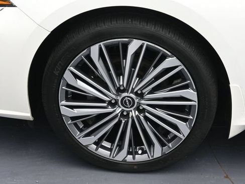 Used 2023 Nissan Altima 2.5 SL AWD/4WD image 7