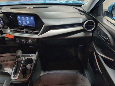 Used 2025 Chevrolet Trax LS w/ LS Convenience Package image 26