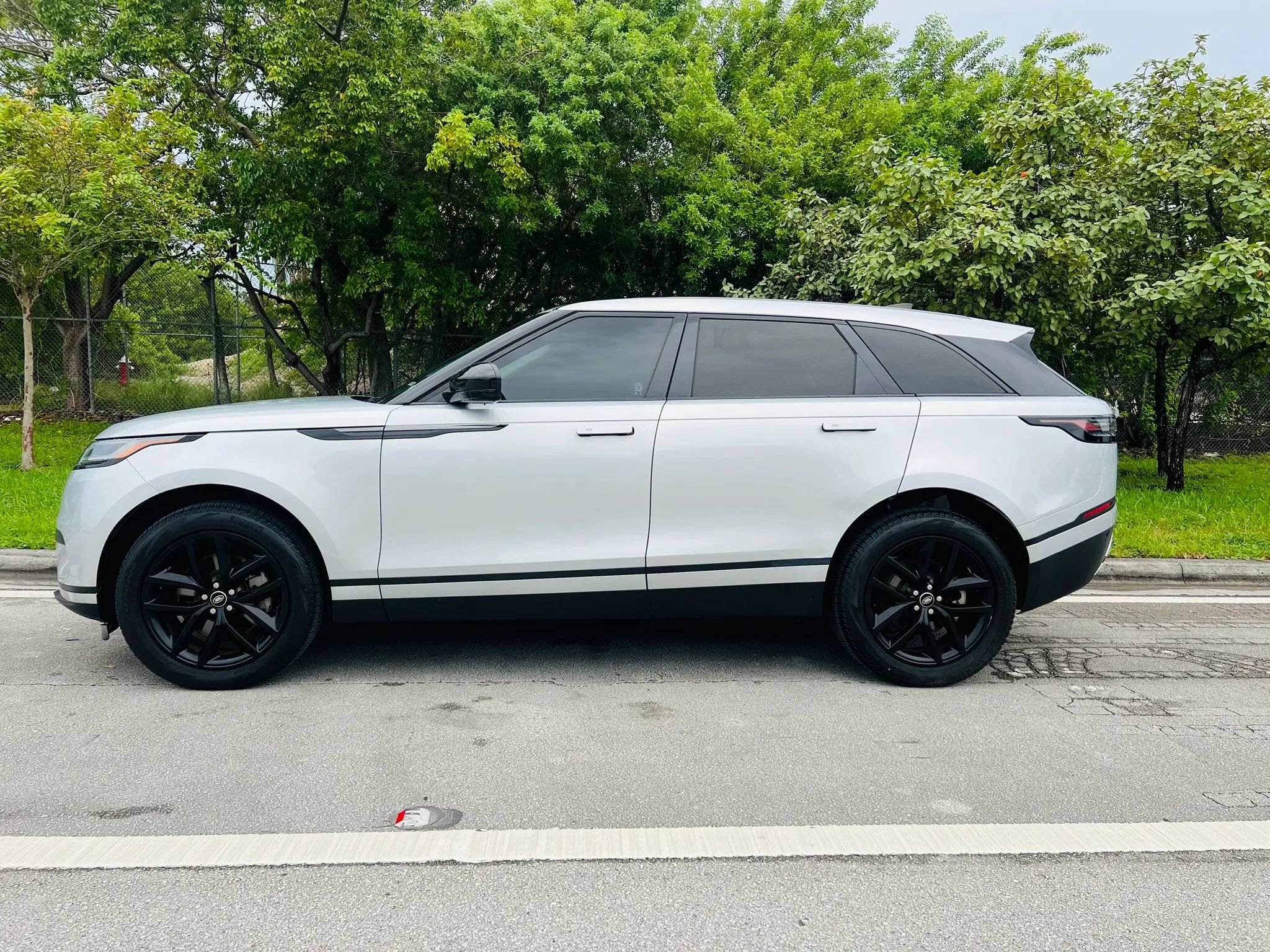 Used 2024 Land Rover Range Rover Velar S AWD/4WD image 2