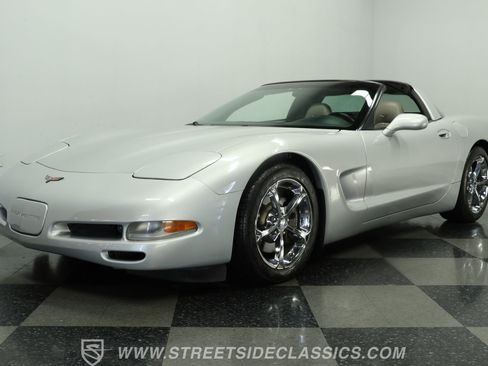 Used 1998 Chevrolet Corvette Coupe w/ Roof Pkg image 20