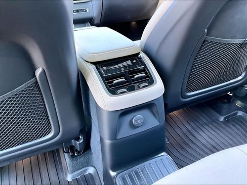 Used 2026 Volvo XC90 T8 Plus w/ Protection Package Premier AWD/4WD image 33