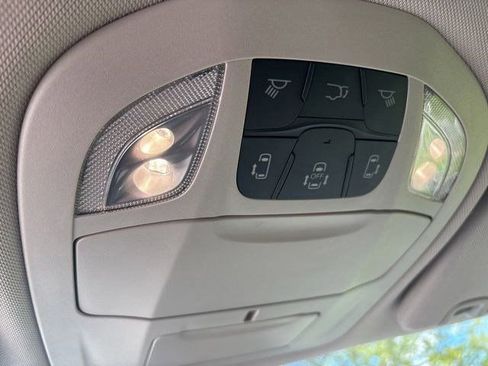 Used 2023 Chrysler Pacifica Touring-L FWD image 26