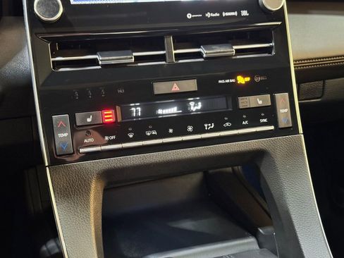 Used 2021 Toyota Avalon XSE image 13