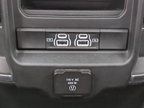 Used 2025 RAM 1500 4x4 Crew Cab image 15