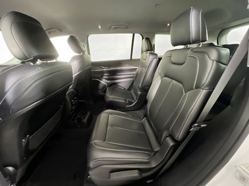 Used 2021 Jeep Grand Cherokee L Limited image 23