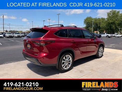 Used 2022 Toyota Highlander Limited AWD/4WD image 16