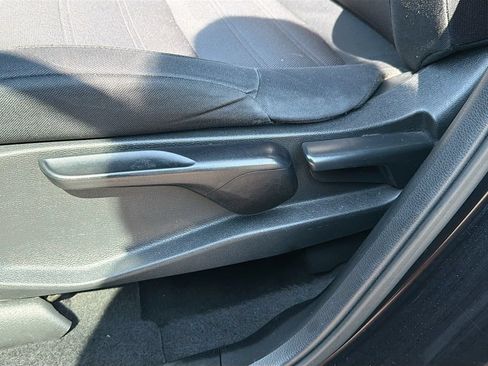 Used 2019 Honda CR-V LX image 16