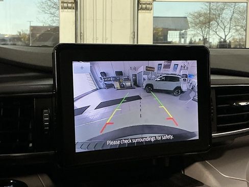 Used 2023 Ford Explorer XLT w/ Equipment Group 202A AWD/4WD image 21