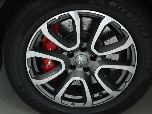 Used 2018 Maserati Levante S GranLusso image 38