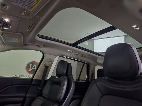 Used 2020 Lincoln Aviator Reserve w/ Equipment Group 201A image 10