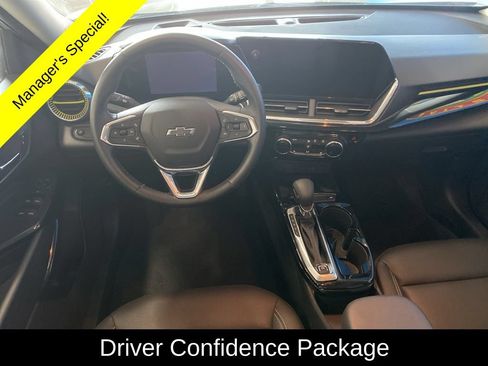 Used 2025 Chevrolet Trax ACTIV w/ Sunroof Package FWD image 4