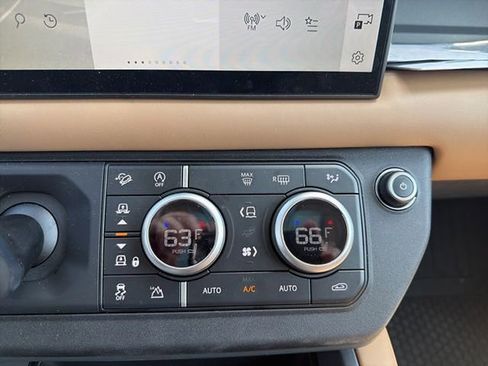 Used 2025 Land Rover Defender 110 S image 19