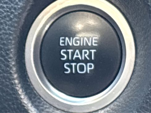 Used 2022 Toyota Corolla Cross LE image 6