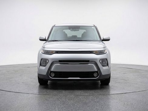 Used 2025 Kia Soul LX w/ LX Technology Package image 2